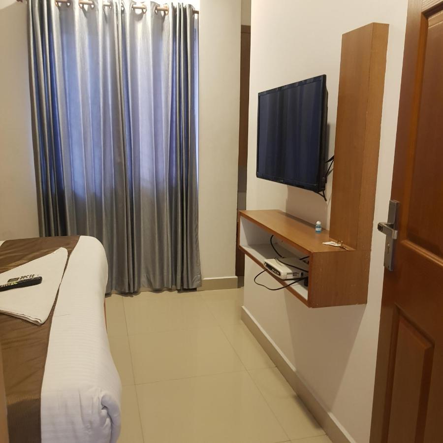 The Galaxy Suites Kochi Exterior photo