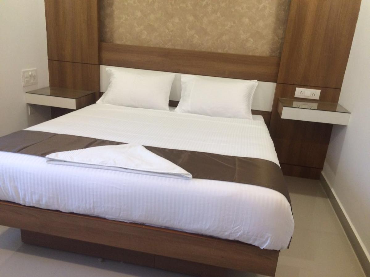 The Galaxy Suites Kochi Exterior photo